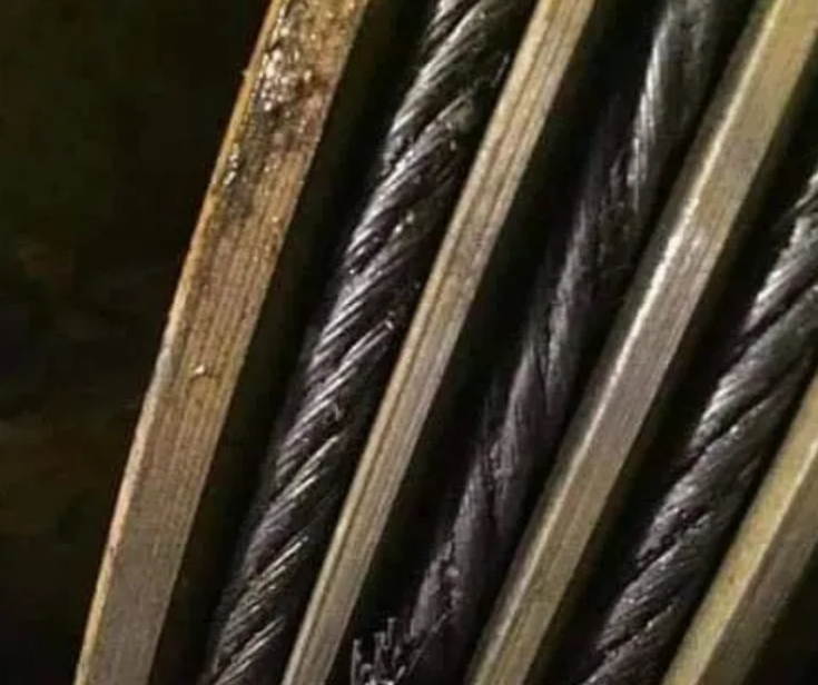 為什么一根電梯鋼絲繩損壞，全部鋼絲繩都要換！
